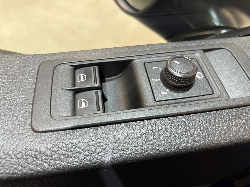 Dostavno vozilo Volkswagen Transporter 2.0 TDI L2H1 / Van Den Born Glasresteel / Euro 6 / Airco / Glastransporter / Cruise Control / Trekhaak / Imperiaal / CarPlay /  Navigatie / PDC / 83.500 KM !!: slika 13