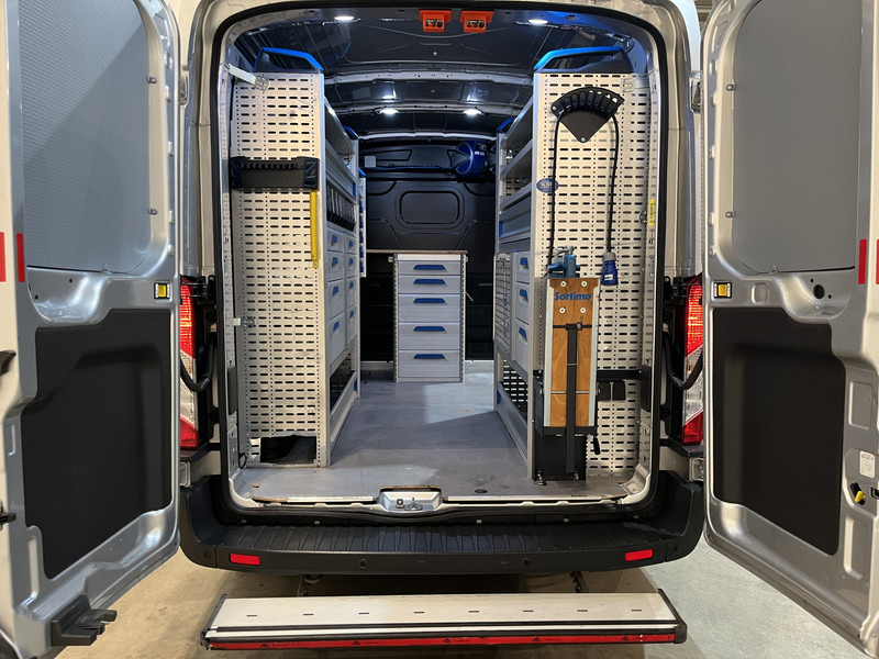 Ford Transit 350 2.0 TDCI L2H2 Trend 130 PK Automaat Servicebus / Sortimo Inrichting / Euro 6 / Airco / Cruise Control / Camera / 3-Zits / 83.500 KM !! - Furgon: slika 4 Ford Transit 350 2.0 TDCI L2H2 Trend 130 PK Automaat Servicebus / Sortimo Inrichting / Euro 6 / Airco / Cruise Control / Camera / 3-Zits / 83.500 KM !! - Furgon: slika 4