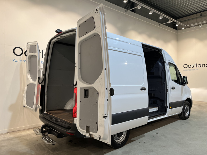 Mercedes-Benz Sprinter 315 CDI L2H2 Automaat / Euro 6 / Trekhaak 3500 KG / Airco / Cruise Control / CarPlay / Camera / Navigatie / BPM VRIJ !! - Furgon: slika 4 Mercedes-Benz Sprinter 315 CDI L2H2 Automaat / Euro 6 / Trekhaak 3500 KG / Airco / Cruise Control / CarPlay / Camera / Navigatie / BPM VRIJ !! - Furgon: slika 4
