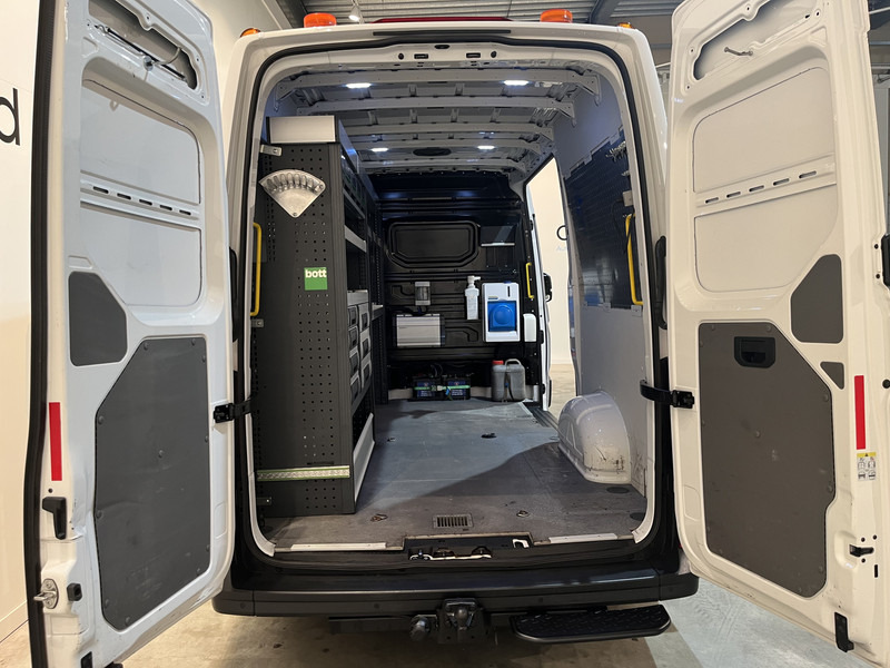 Volkswagen Crafter 35 2.0 TDI L3H3 180 PK Servicebus / Bott Inrichting / Euro 6 / Trekhaak 3000 KG / 220V. / Airco / Navigatie / CarPlay / Cruise Control / PDC 85.250 KM !! - Furgon, Dostavno vozilo sa duplom kabinom: slika 5 Volkswagen Crafter 35 2.0 TDI L3H3 180 PK Servicebus / Bott Inrichting / Euro 6 / Trekhaak 3000 KG / 220V. / Airco / Navigatie / CarPlay / Cruise Control / PDC 85.250 KM !! - Furgon, Dostavno vozilo sa duplom kabinom: slika 5