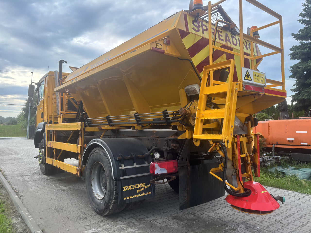 MAN TGM 18.250 4X4BB GRITTER/SPREADER/PLOUGH - Vozilo za čišćenje snega: slika 3 MAN TGM 18.250 4X4BB GRITTER/SPREADER/PLOUGH - Vozilo za čišćenje snega: slika 3
