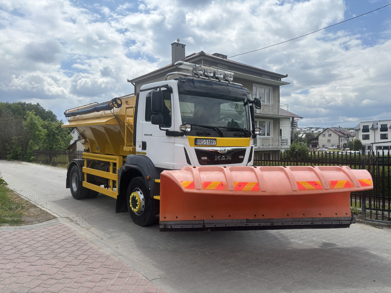 MAN TGM 18.290 4X4BB GRITTER/SPREADER PLOUGH ECON - Vozilo za čišćenje snega: slika 1 MAN TGM 18.290 4X4BB GRITTER/SPREADER PLOUGH ECON - Vozilo za čišćenje snega: slika 1