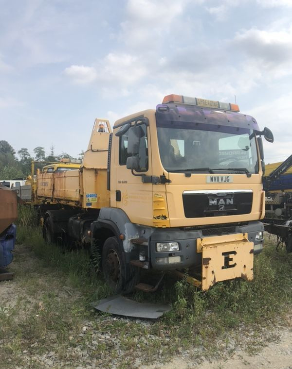 MAN TGM 18.290 4x4 piaskarka solarka wywrotka manual 2011 - Vozilo za čišćenje snega: slika 2 MAN TGM 18.290 4x4 piaskarka solarka wywrotka manual 2011 - Vozilo za čišćenje snega: slika 2