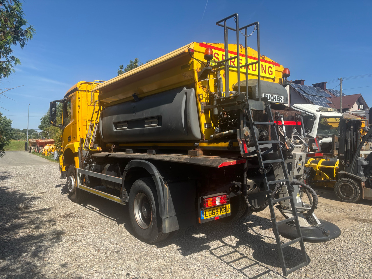 MERCEDES AROCS 1824 4x4BB GRITTER/SPREADER/PLOUGH MERCEDES AROCS 1824 4x4BB GRITTER/SPREADER/PLOUGH: slika 9 MERCEDES AROCS 1824 4x4BB GRITTER/SPREADER/PLOUGH MERCEDES AROCS 1824 4x4BB GRITTER/SPREADER/PLOUGH: slika 9