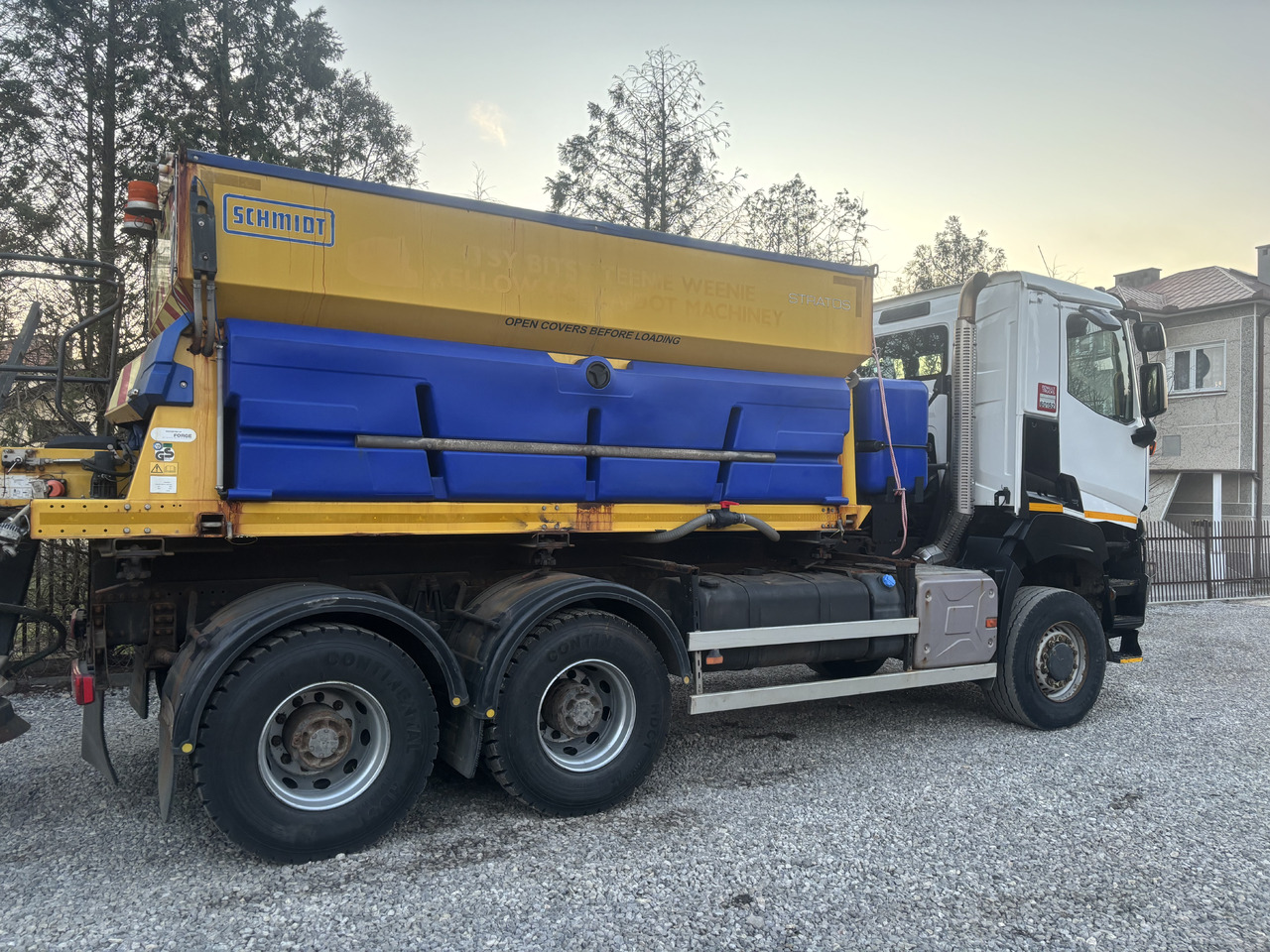 RENAULT K380 6x6 K380 6x6 SCHMIDT STRATOS III GRITTER/SPREADER PLOUGH - Vozilo za čišćenje snega: slika 3 RENAULT K380 6x6 K380 6x6 SCHMIDT STRATOS III GRITTER/SPREADER PLOUGH - Vozilo za čišćenje snega: slika 3