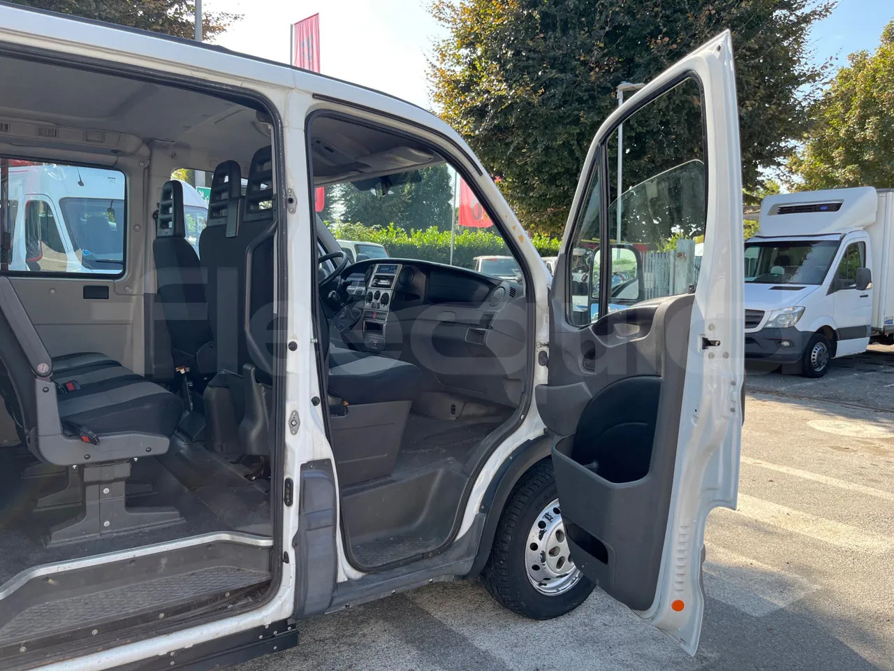 Minibus, Putnički kombi Iveco Daily: slika 15