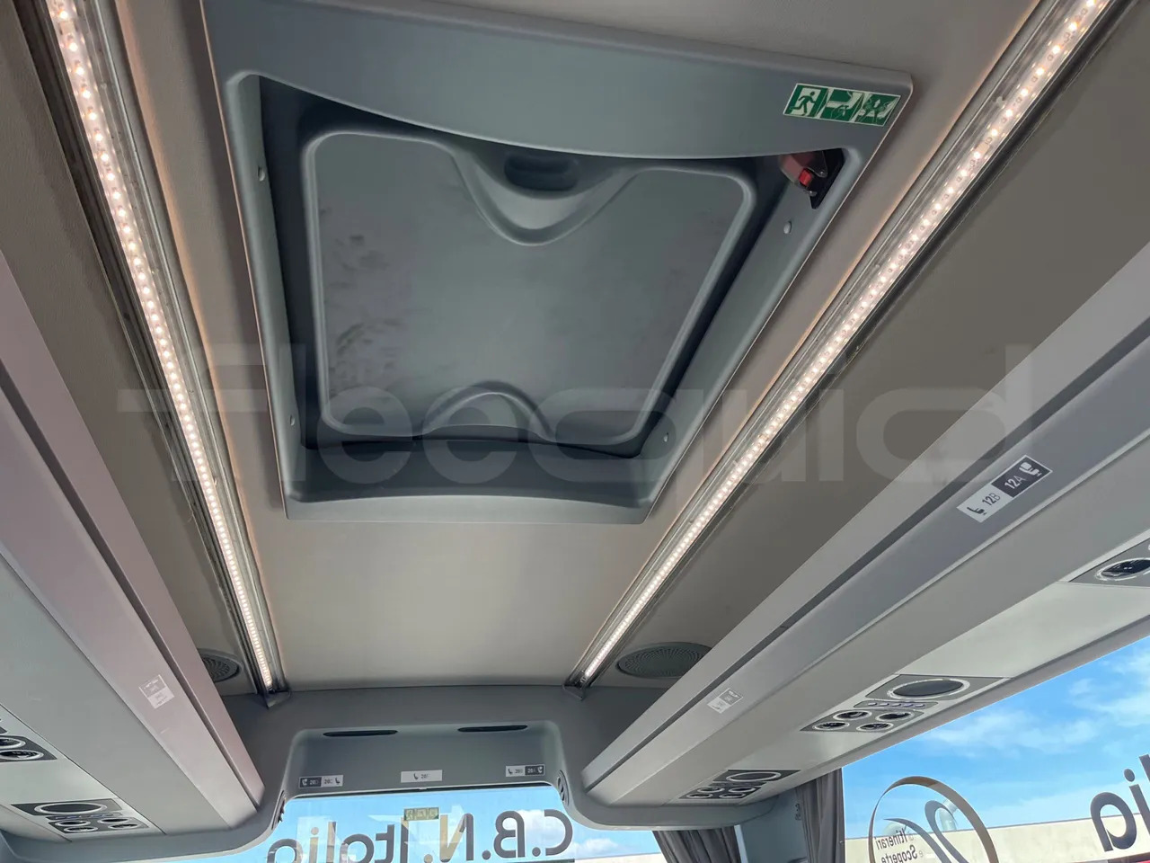 Turistički autobus Van Hool EX16 MID: slika 26
