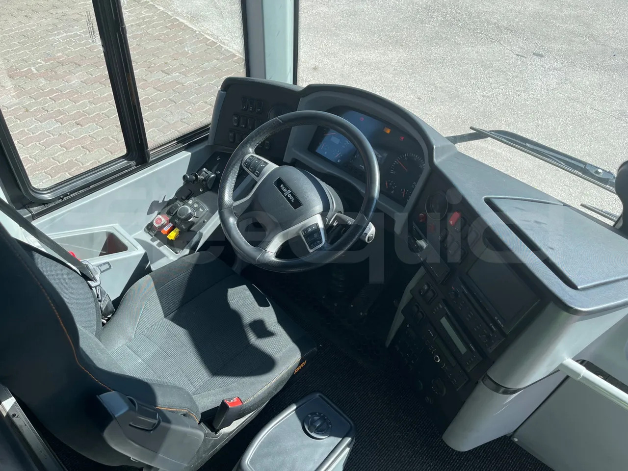 Turistički autobus Van Hool EX16 MID: slika 21