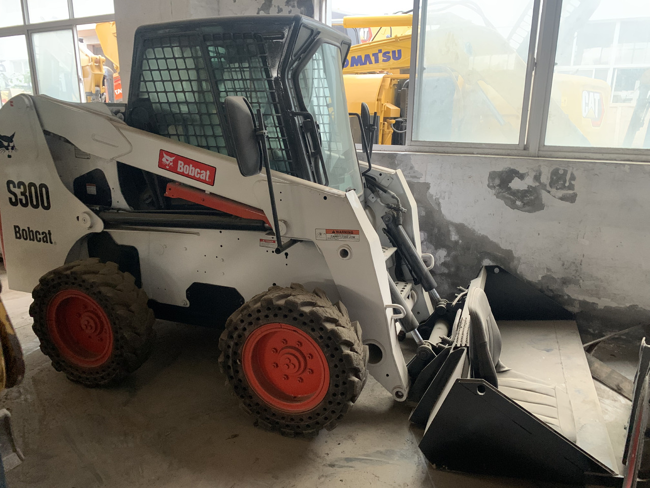 BOBCAT S300 - Mini utovarivač: slika 2 BOBCAT S300 - Mini utovarivač: slika 2