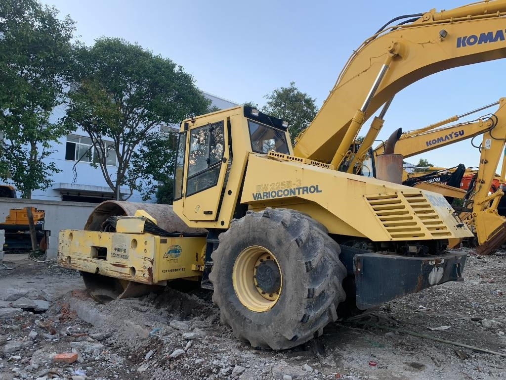 Bomag BW 225 D-3 - Valjak za puteve: slika 1 Bomag BW 225 D-3 - Valjak za puteve: slika 1