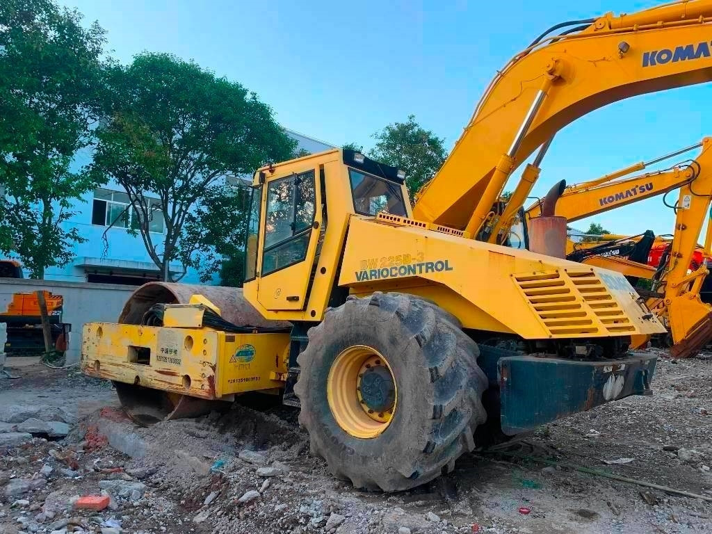 Bomag BW 225 D-3 - Valjak za puteve: slika 1 Bomag BW 225 D-3 - Valjak za puteve: slika 1