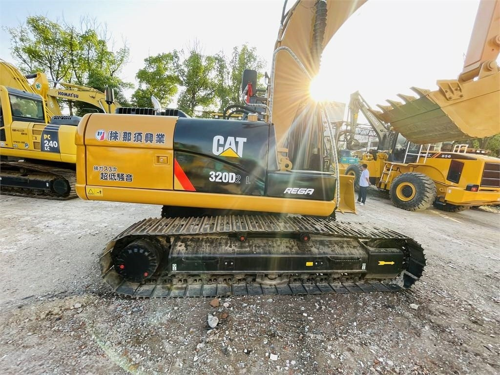 Bager guseničar CAT 320d2l: slika 10
