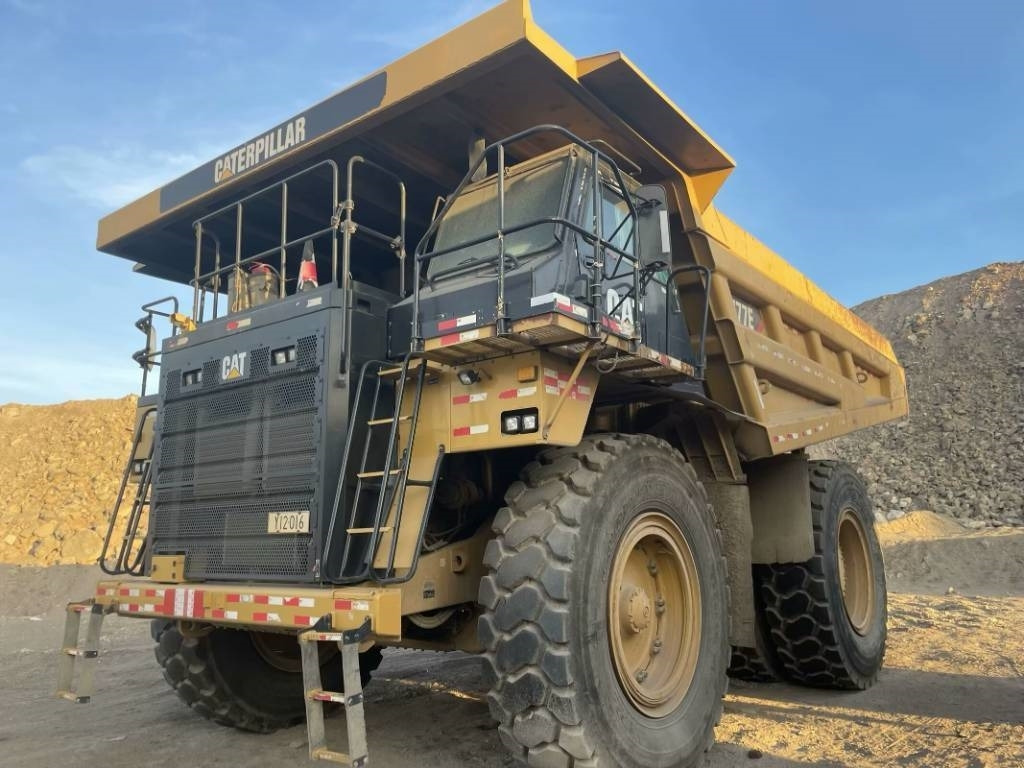 CAT 777e - Kiper sa krutom šasijom/ Kiper za kamen: slika 1 CAT 777e - Kiper sa krutom šasijom/ Kiper za kamen: slika 1