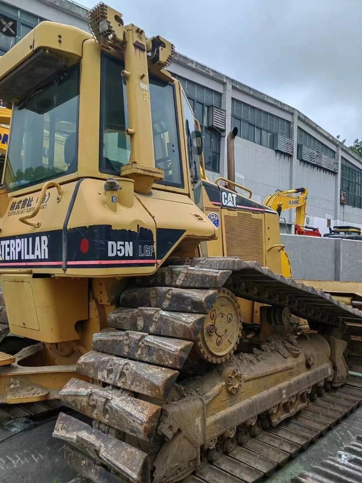 CAT D5N - Buldožer: slika 3 CAT D5N - Buldožer: slika 3