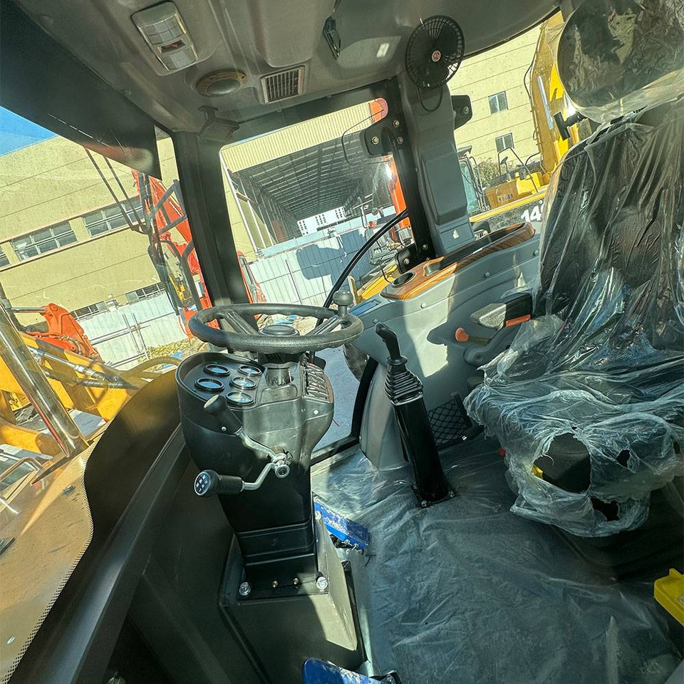 CATERPILLAR 420F - Bager utovarivač: slika 4 CATERPILLAR 420F - Bager utovarivač: slika 4