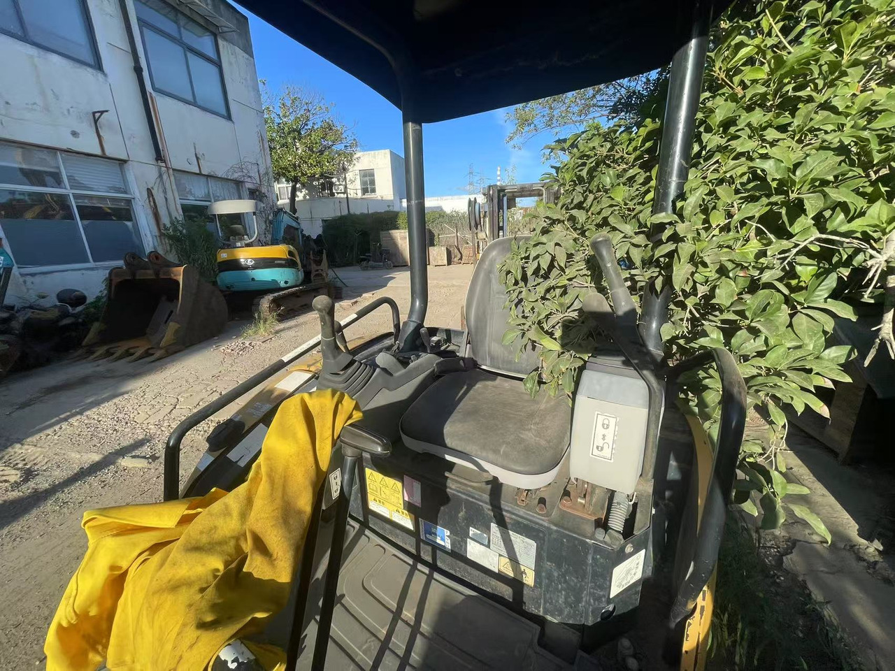 Cat 302 CR - Mini bager: slika 1 Cat 302 CR - Mini bager: slika 1