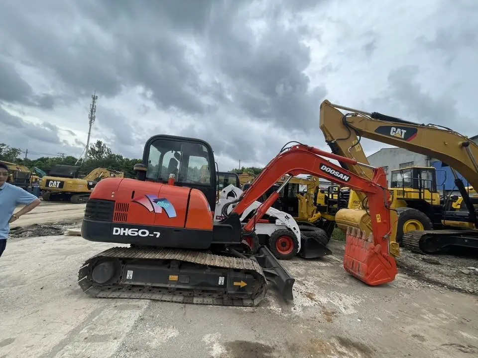 Doosan DH60-7 - Mini bager: slika 1 Doosan DH60-7 - Mini bager: slika 1