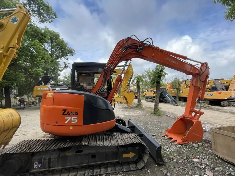 Hitachi ZX75US-7 - Mini bager: slika 1 Hitachi ZX75US-7 - Mini bager: slika 1