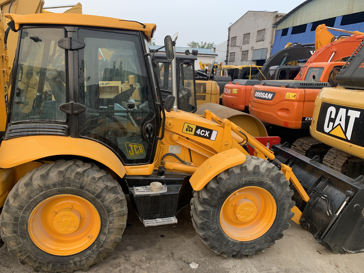 JCB 4CX - Utovarivač točkaš: slika 1 JCB 4CX - Utovarivač točkaš: slika 1
