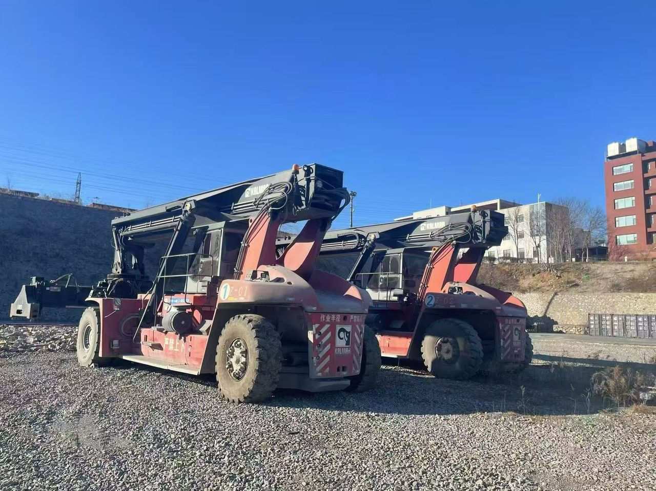 KALMAR DRT450 - Dizalica za kontejnere: slika 1 KALMAR DRT450 - Dizalica za kontejnere: slika 1
