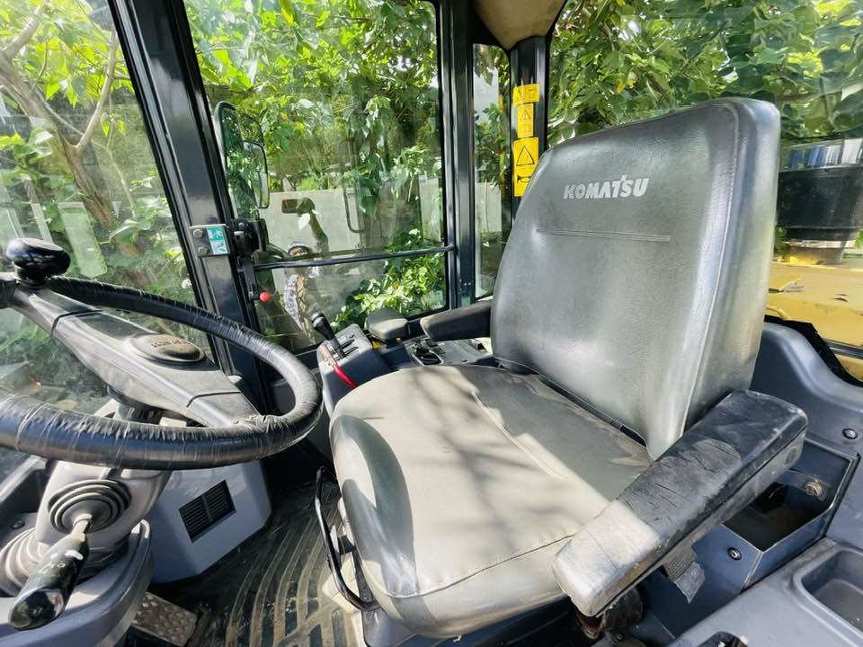 Komatsu WA320 - Utovarivač točkaš: slika 2 Komatsu WA320 - Utovarivač točkaš: slika 2