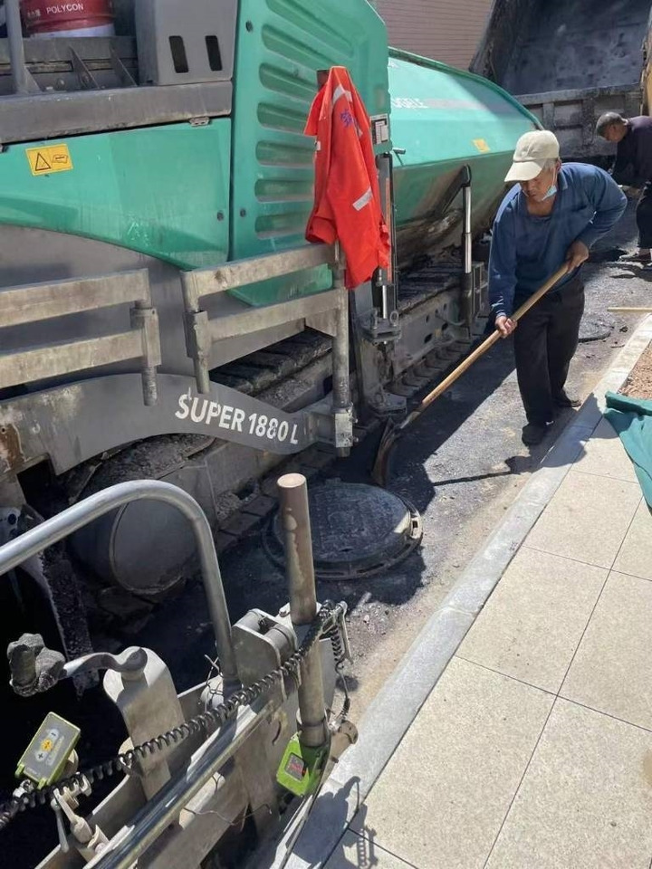 Vögele Super 1880L  - Asfaltni finišer: slika 2 Vögele Super 1880L  - Asfaltni finišer: slika 2