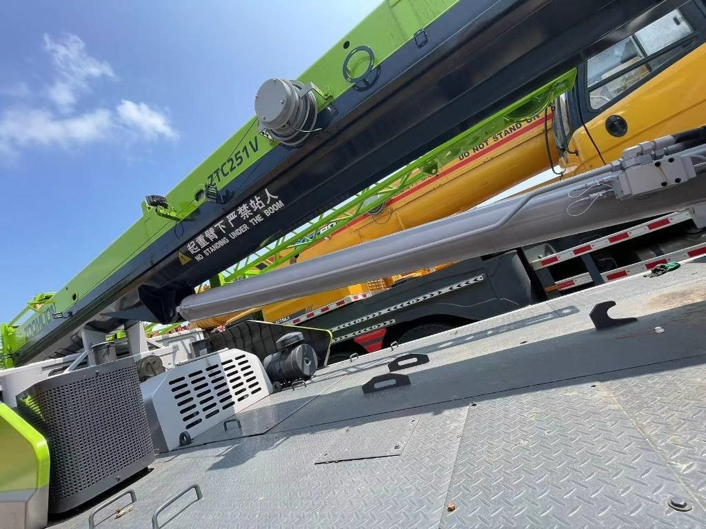Zoomlion ZCT251V - Autokran za sve terene: slika 5 Zoomlion ZCT251V - Autokran za sve terene: slika 5