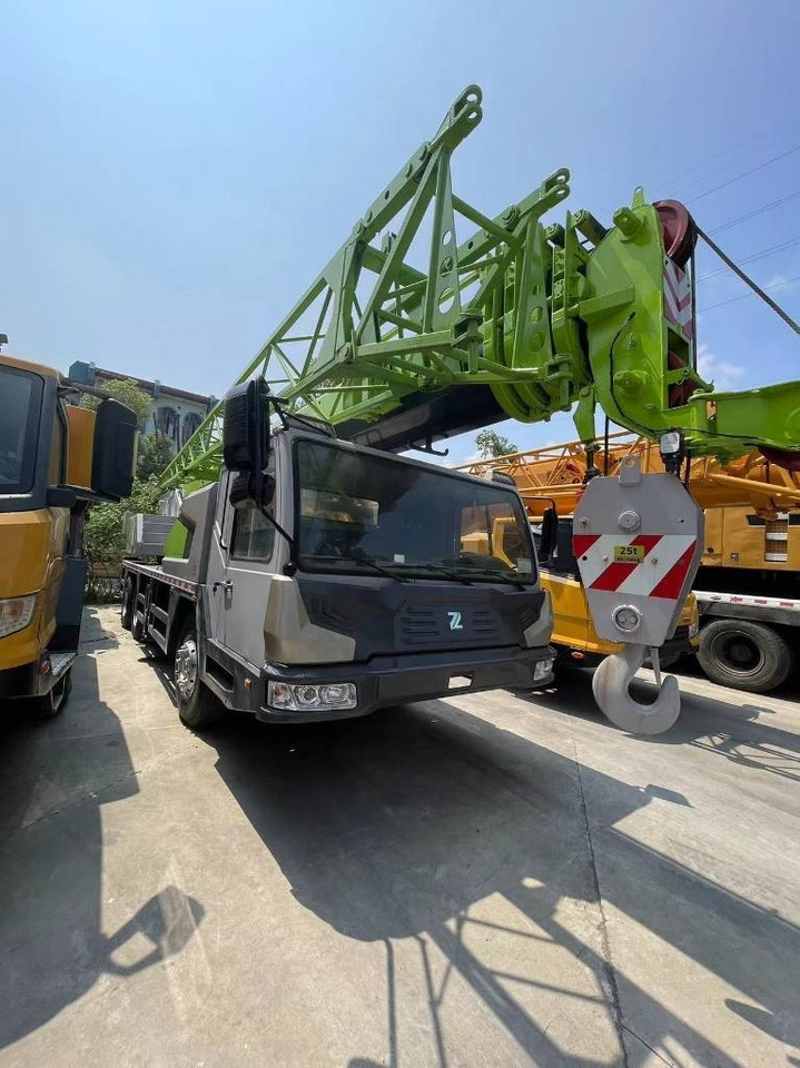 Zoomlion ZCT251V - Autokran za sve terene: slika 2 Zoomlion ZCT251V - Autokran za sve terene: slika 2