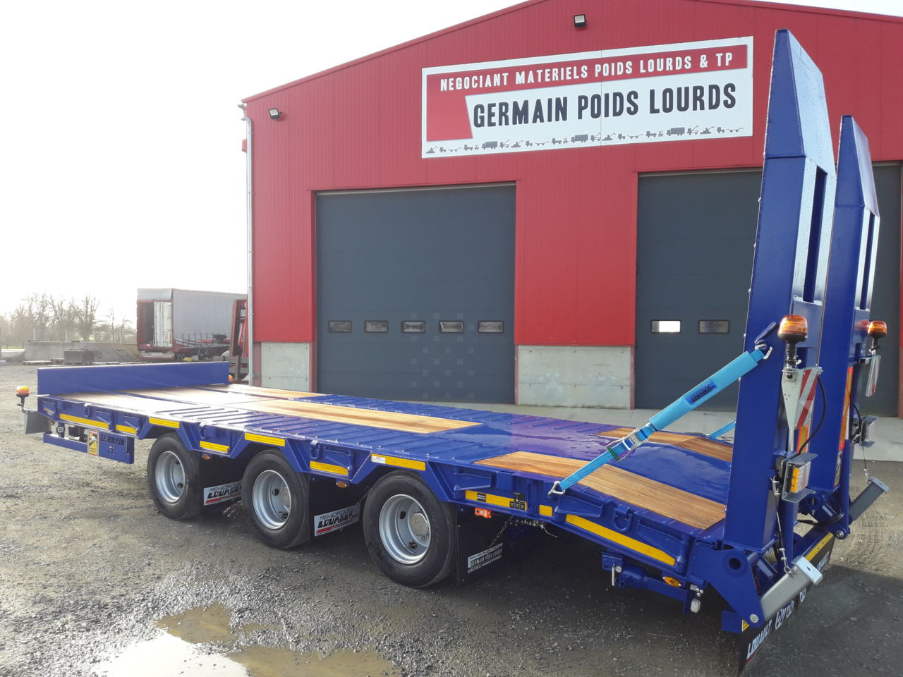 Louault 3 essieux plant carrier / low loader Trailer - Niska prikolica za prevoz: slika 1 Louault 3 essieux plant carrier / low loader Trailer - Niska prikolica za prevoz: slika 1