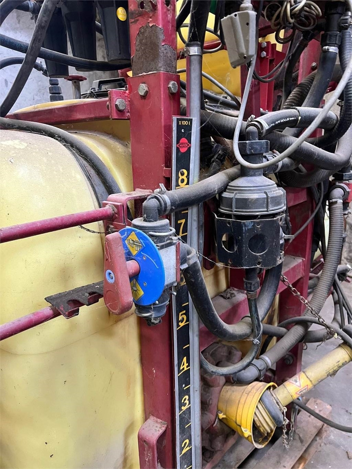 Hardi 800 L MED 12 BOM - Prskalica montirana na traktor: slika 4 Hardi 800 L MED 12 BOM - Prskalica montirana na traktor: slika 4