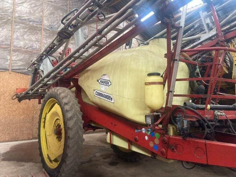 Hardi COMMANDER 4200L - Vučena prskalica: slika 1 Hardi COMMANDER 4200L - Vučena prskalica: slika 1