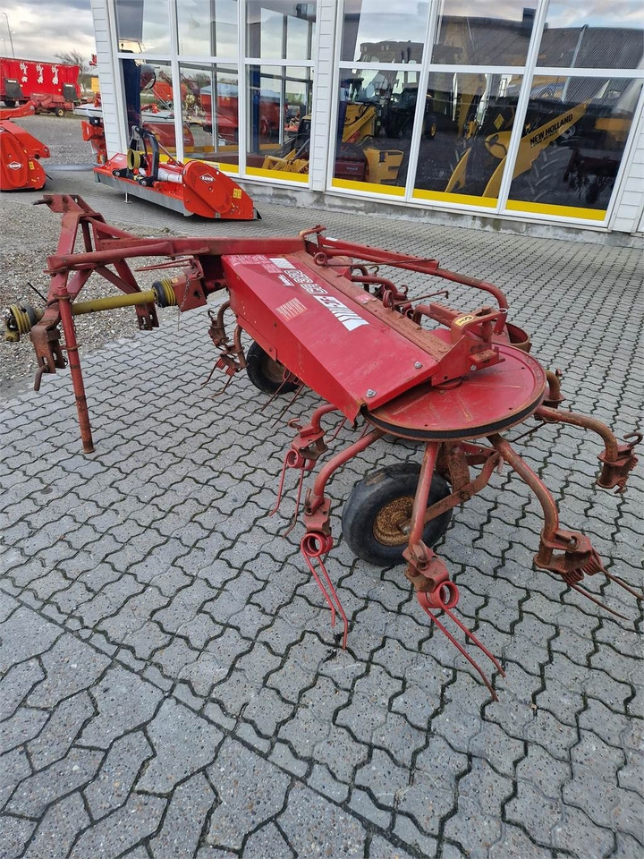 JF CR320 COMBIRIVE - Prevrtač/ Grabuljač: slika 2 JF CR320 COMBIRIVE - Prevrtač/ Grabuljač: slika 2