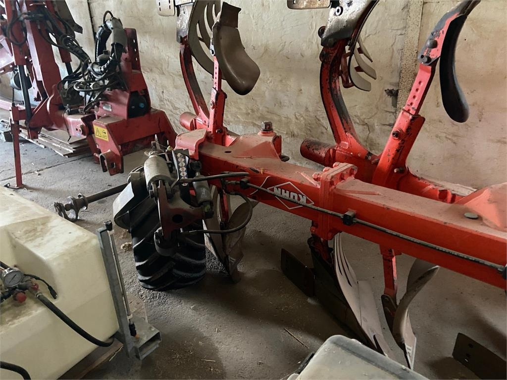 Kuhn VARI-MASTER 153 4+1 - Plug: slika 2 Kuhn VARI-MASTER 153 4+1 - Plug: slika 2