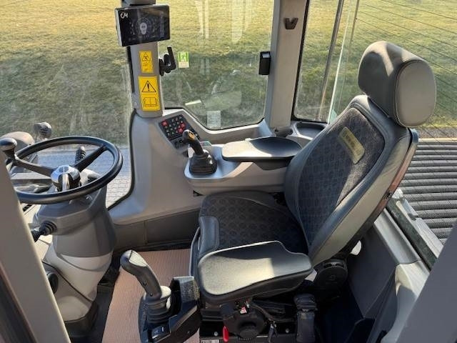 Utovarivač točkaš New Holland W170D2 TRIN 5-Z: slika 12