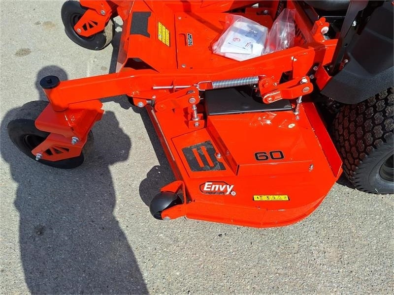 Ariens Zenith 60" (152 cm Klippe bredde) - Komunalni traktor: slika 5 Ariens Zenith 60" (152 cm Klippe bredde) - Komunalni traktor: slika 5