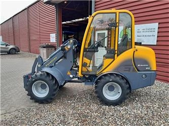 Eurotrac W12S med førerhus, skovl og gafler - Zglobni utovarivač: slika 1 Eurotrac W12S med førerhus, skovl og gafler - Zglobni utovarivač: slika 1