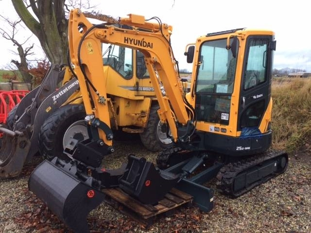 Hyundai R25 AK - Mini bager: slika 1 Hyundai R25 AK - Mini bager: slika 1