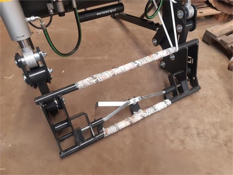 Inter-Tech 1600 - Prednji utovarivač za traktor: slika 5 Inter-Tech 1600 - Prednji utovarivač za traktor: slika 5