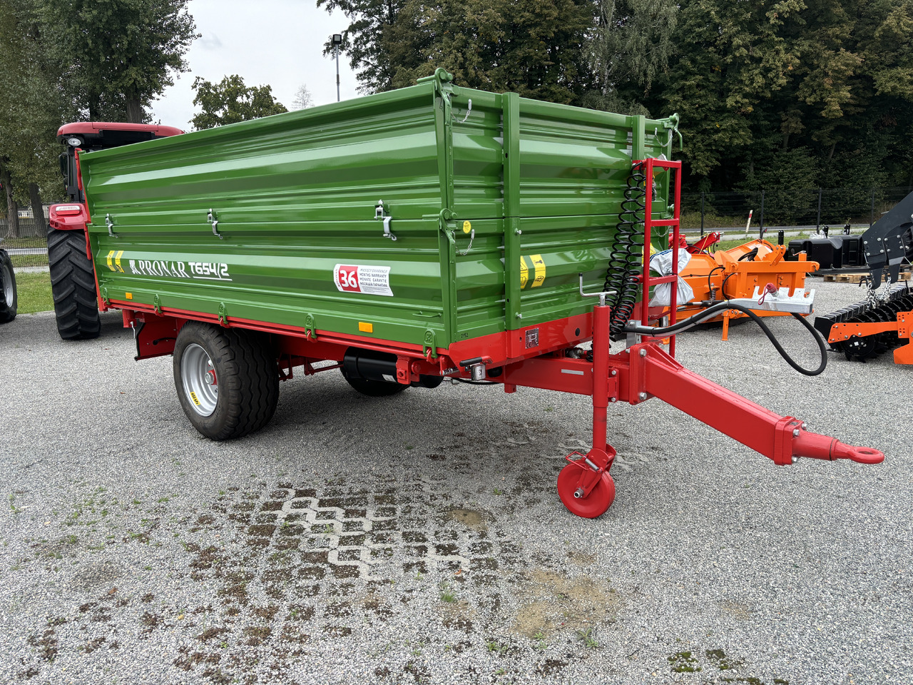 PRONAR T654/2 - Traktorska prikolica za farmu/ Kiper: slika 1 PRONAR T654/2 - Traktorska prikolica za farmu/ Kiper: slika 1