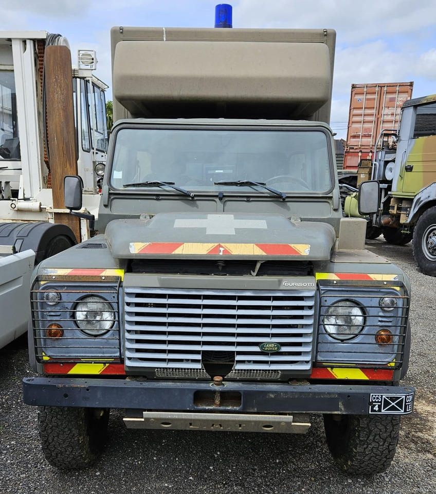 LAND ROVER Défender Ambulance - Dostavno vozilo: slika 2 LAND ROVER Défender Ambulance - Dostavno vozilo: slika 2