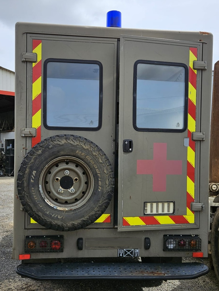 LAND ROVER Défender Ambulance - Dostavno vozilo: slika 4 LAND ROVER Défender Ambulance - Dostavno vozilo: slika 4
