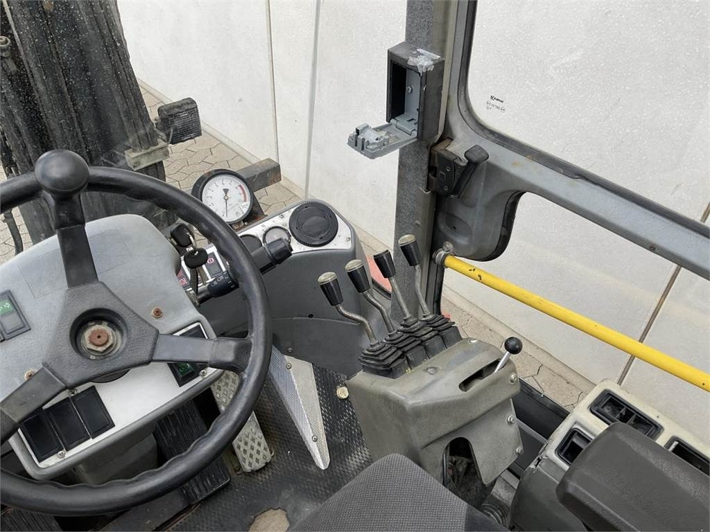 Kalmar DCD 80-6 Kalmar DCD 80-6: slika 6 Kalmar DCD 80-6 Kalmar DCD 80-6: slika 6