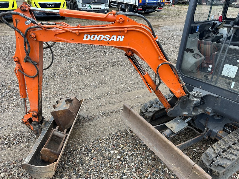 Doosan Slo 18 - 1.8T with shovel pack and low hours - Mini bager: slika 2 Doosan Slo 18 - 1.8T with shovel pack and low hours - Mini bager: slika 2