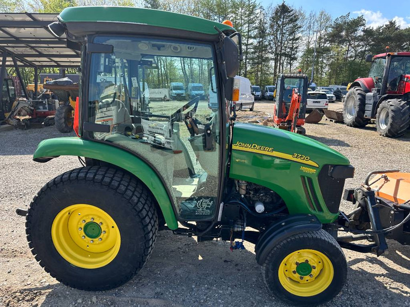 John Deere 3720 M/ Hydraulisk kost - Mali traktor: slika 3 John Deere 3720 M/ Hydraulisk kost - Mali traktor: slika 3