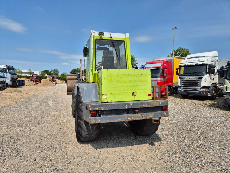 O & K L15 With bucket and quickshift - Utovarivač točkaš: slika 4 O & K L15 With bucket and quickshift - Utovarivač točkaš: slika 4