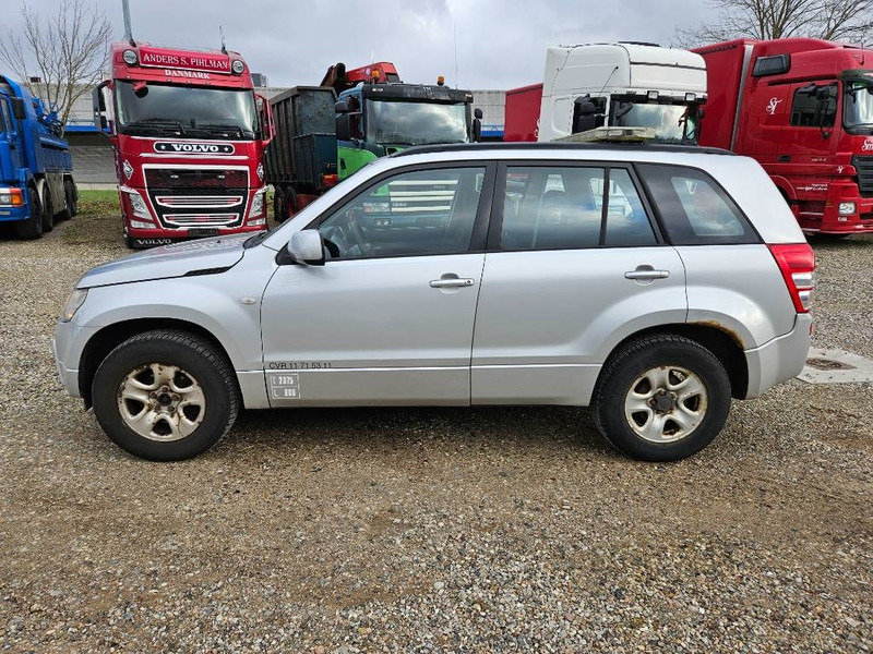 Suzuki Grand Vitara 2,0 GLX aut. Van 5d - Automobil: slika 2 Suzuki Grand Vitara 2,0 GLX aut. Van 5d - Automobil: slika 2