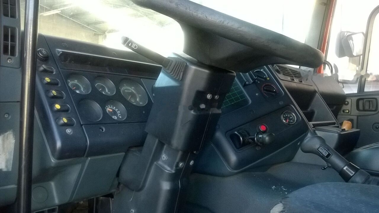 Kamion sa ceradom DAF CF 75.290: slika 6