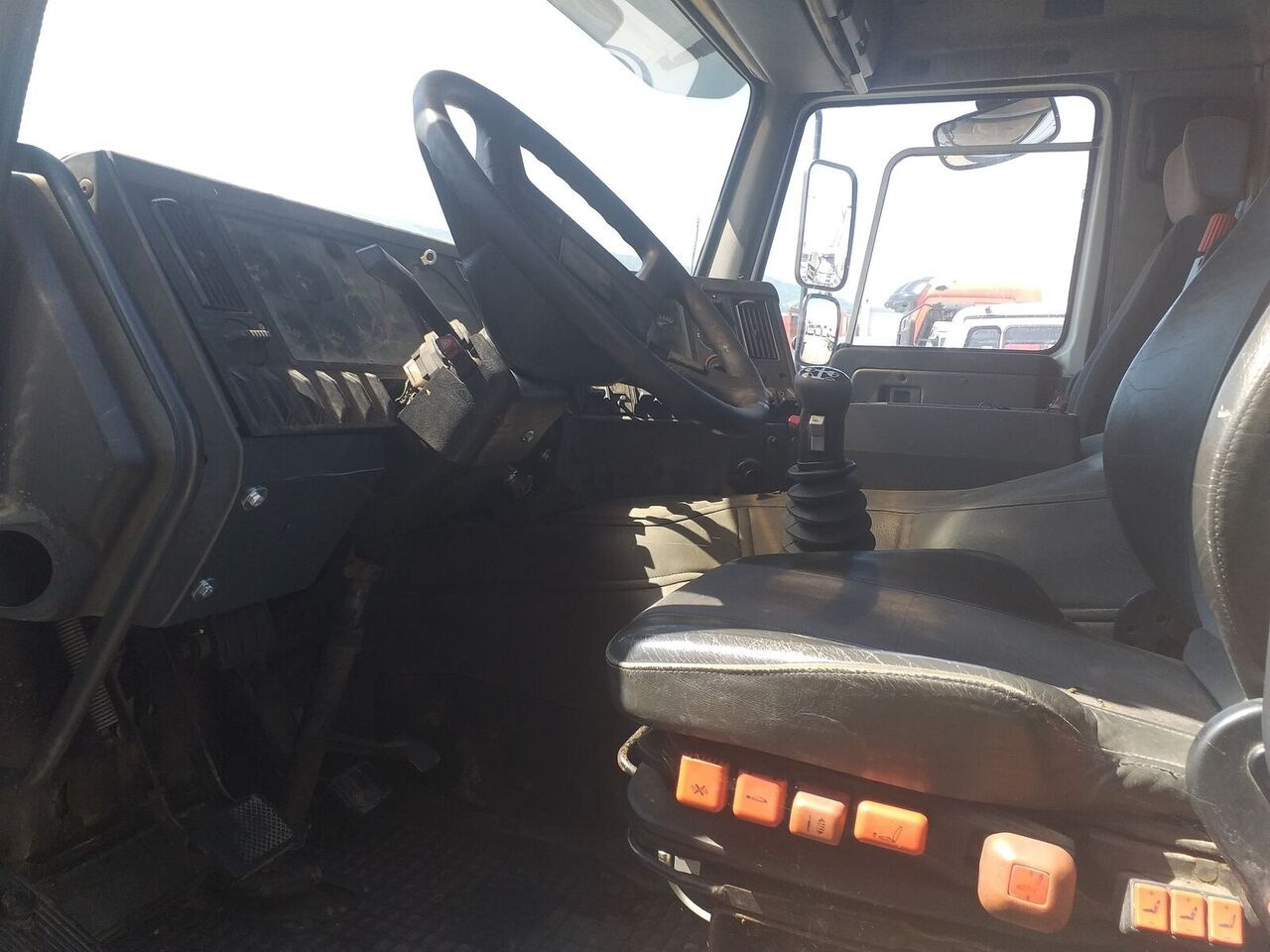 Kamion sa tovarnim sandukom Volvo FL 10.320: slika 9