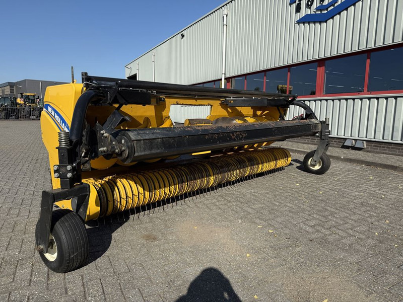 New Holland 380FP Gras Pickup - Kombajn: slika 4 New Holland 380FP Gras Pickup - Kombajn: slika 4