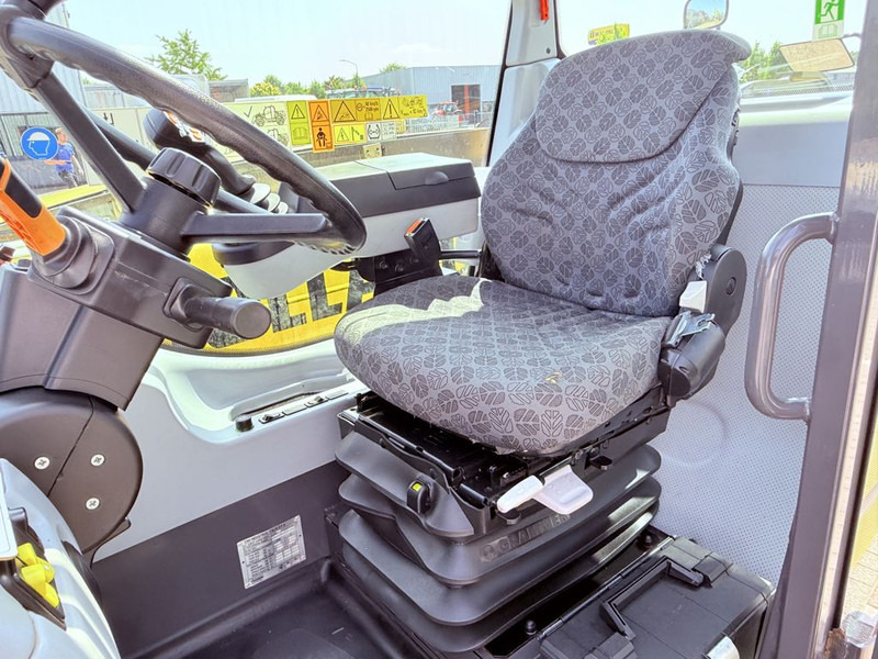 Teleskopski upravljač New Holland TH7.42 Telehandler: slika 10 Teleskopski upravljač New Holland TH7.42 Telehandler: slika 10